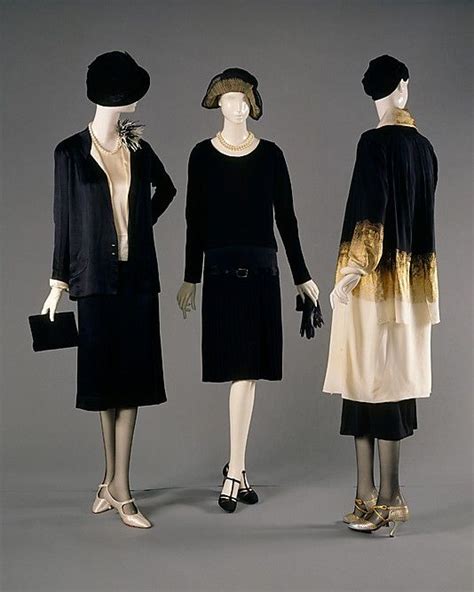 chanel apparel 1927 barrel design|what makes a Chanel outfit.